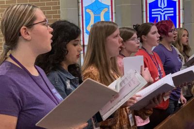 Una Vocé choir singers
